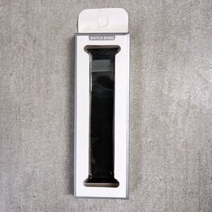 42mm metal mesh magnetic watch band. Brand new! Compatible with Apple watches.